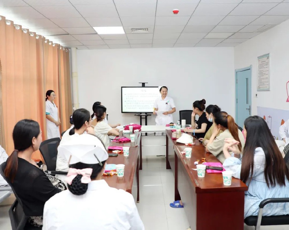 颍上县中医院妇产科孕妇学校开班授课了