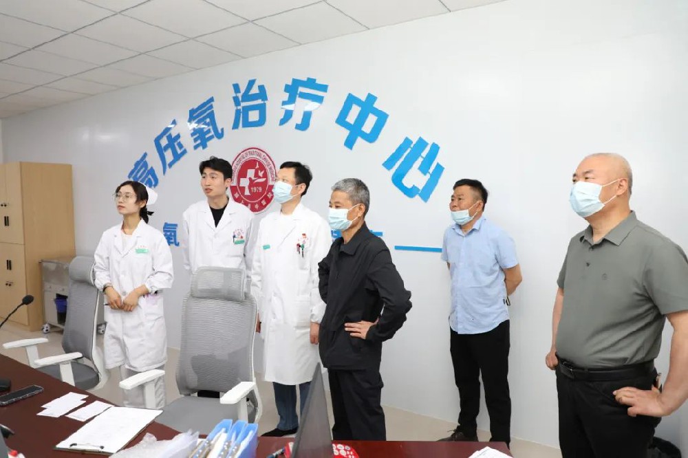 县卫健委主任王寅到我院检查“五一”假期值班值守和安全生产等工作